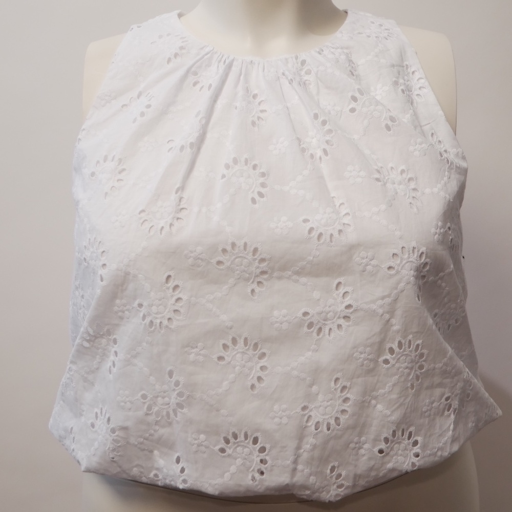 Torrid Festi Plus 2X White Embroidered Eyelet Bubble Hem Crop Top NWOT